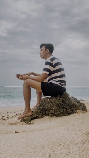 Fajar Nugra Instagram - #tamasyajay
jatuh cinta sama pantai ini, karena masih bisa tenang ataupun berenang. nama tempat ada di akhir video 🤪