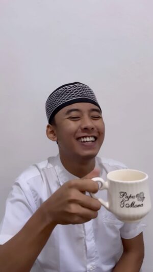Fajar Nugra Instagram - tahan