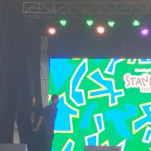 Fajar Nugra Instagram - Sejatinya diri ini berucap syukur karena diajak menjadi penampil pada perhelatan #standupfest2023 🫶🏽
Acara berlangsung dengan sangat amat menyenangkan banget, semua berkat kerja keras tim dari @standupindonesia dan tentu terutama el-presidente @adjisdoaibu yang menjadi dalang dibalik ini semua. Kagum, salut, bangga, haru.

*silakan nikmati jogetan saya, ada yang udah diedit dan belum hahahaha

photo by @piokharisma 
video by bagas, lisa, habis nonton film, dan aziz