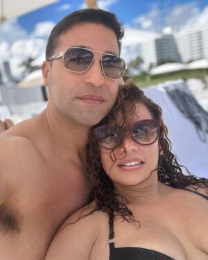 Fanny Veliz Grande Instagram - Alright Miami, It’s been real. Had an amazing time at @lattitudeventures Got to spend a day at the beach and it brought me back to growing up in Venezuela. Got to see two of my cousins and a friend from elementary school. And the best part is, did it all with my love #travel #latina #miami