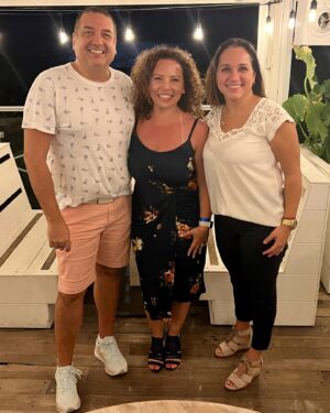 Fanny Veliz Grande Instagram - Alright Miami, It’s been real. Had an amazing time at @lattitudeventures Got to spend a day at the beach and it brought me back to growing up in Venezuela. Got to see two of my cousins and a friend from elementary school. And the best part is, did it all with my love #travel #latina #miami