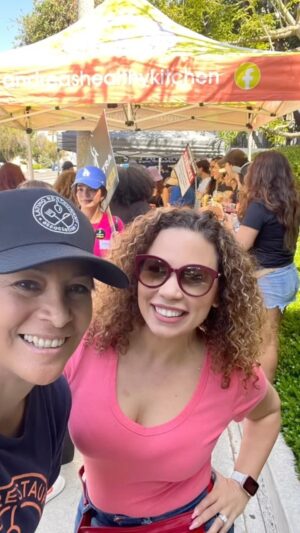 Fanny Veliz Grande Instagram - Latinas took over the picket line today at Sony studios. I’ve been a proud SAG-AFTRA member for over 15 years now. Of course we brought the party. Thank you @thelillyrocca and @latinorestaurantassociation for feeding us and keeping us hydrated and thank you to @latinasactingup for organizing. #sagaftrastrong #strike #latinas #hollywood #wga