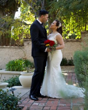 Fanny Veliz Grande Instagram - Five years ago today I married my best friend and the love of my life. Making our dreams come true together is the biggest blessing. Thank you honey for being my rock and the best husband a girl could ask for. Si tu no bailas conmigo, prefiero no bailar. #love #anniversary #partnership