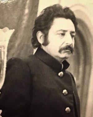 Farhad Aslani Instagram - زینت سینمای ایران رفت 
استاد روحت شاد 
به خدا بگو که چقدر بی پناهیم 
#جمشیدمشایخی