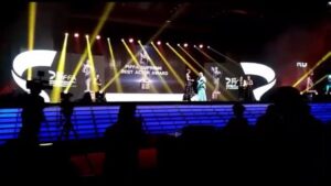 Farhad Aslani Instagram - ده بار کاندیداتوری برای نقش اول مرد در ایران و خارج از کشور و شش جایزه ی بین المللی حاصل کار من در فیلم دختر به کارگردانی رضا میرکریمی و سپاس از ایشان و گروه کاربلدشان. 
خدا را شاکرم.
