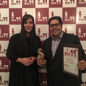 Farhad Aslani Instagram - جایزه بهترین بازیگر مرد از جشنواره فیلم باتومی گرجستان برای فیلم دختر به همراه دوست و همکار عزیزم مهتاب کرامتی یکی از اعضا هیئت داوران جشنواره باتومی