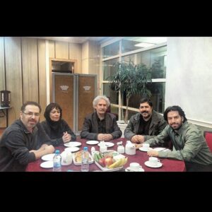 Farhad Aslani Instagram - شبی در کنار سهراب جان پورناظری و خانواده محترم و هنرمندش پیش از اجرای درخشانش در جشنواره فجر