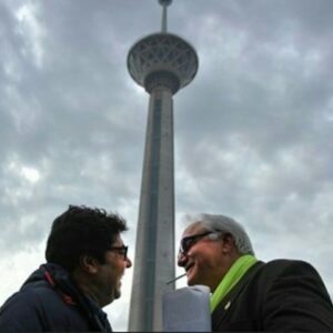 Farhad Aslani Instagram - علی جان باور نمی کنم همین دیروز مرگ پدرم رو به من تسلیت گفتی
از کلام پر نفوذت بگم 
از مرام حق طلبانه ات بگم
از عشقت به سینما بگم 
از جشن حافظ و دلسوزیت برای جوان تر ها بگم 
از چی بگم 
آخ که چه زود رفتی مرد بزرگ
نصيحت هات رو هیچ وقت فراموش نمی کنم 
علی معلم روحت شاد