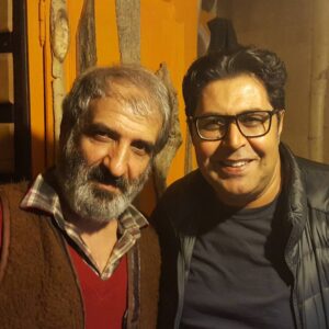 Farhad Aslani Instagram - بالاخره مجالی دست داد و رفتیم خدمت علیرضا جان نادری .  همواره در حال آموختن ، مثل همیشه دست به سینه نشستیم و به حرفهای زیبایش گوش دل سپردیم .

#علیرضانادری#کارگردان#نویسنده#تاتر#پچپچه_های_پشت_خط_نبرد و چندین اثر ارزشمند دیگر