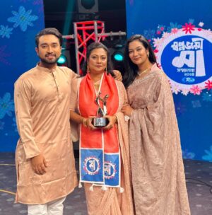 Farhan Ahmed Jovan Instagram - Today is a very special day of my life
Maa has received a prestigious award ❤️
The pride in her eyes made me realize that “Yes”
maybe, I have achieved something after all these years of hard work 

Thanks to RTV for this recognition 💙