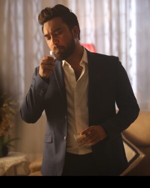 Farhan Ahmed Jovan Instagram - Cigarettes after shot 🚬