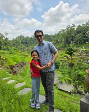 Farid Kamil Instagram - Seharian di Kota Ubud Bali 

#romantikaastro @cogearproductions