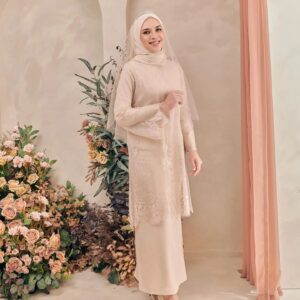 Farid Kamil Instagram - Seronok merasa pakai Baju Pengantin sekali lagi ni..❤️ @hijabista.hub