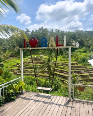 Farid Kamil Instagram - Seharian di Kota Ubud Bali 

#romantikaastro @cogearproductions