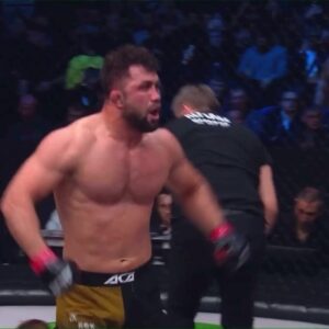 Faridun Odilov Instagram - 🇹🇯Фаридун Одилов победил Михаила Мохнаткина!

Сумасшедший финиш в полуфинале гран-при от нашего амбассадора! Ждем финальный бой!