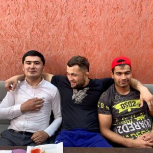 Faridun Odilov Instagram - Брат может не быть другом,но друг -всегда Брат 🤝
#одноклассники #друзьясдетства