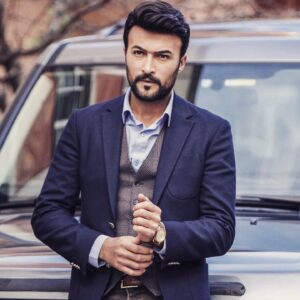 Fatih Ayhan Instagram - “BAHARI BEKLERKEN” Hafta içi her gün @beyaztv de. @yesilyapim @inter_medya @haciyatmazfilm @ozkankam