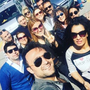 Fatih Ayhan Instagram - Mükemmel geçen Manisa turnesi dönüşü bu akşam Yalova Belediyesi Kültür Merkezi nde KOCAMIN NİŞANLISI oyunumuz saat 20:00 de. Bekleriz efenim ☺🎈