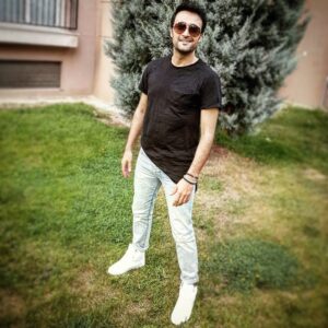 Fatih Ayhan Instagram - Herkese hayırlı ve güzel bir bayram dilerim 🤓 eid mubbarak 😎 happy eid 🤗