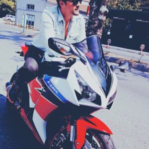 Fatih Ayhan Instagram - 🏍 kaskın varsa finish 🏁 kaskın yoksa bitiş ⚰ 😀👍🏻👊🏻😎