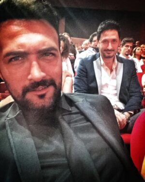 Fatih Ayhan Instagram - Severim bu adamı. O da beni sever. Adam gibi adamdır işte. Fazla söze gerek yok.