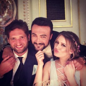 Fatih Ayhan Instagram - Benim canım kuzum dostum sırdaşım bir tanem @gizemkaraca ' m nişanlandı ya 🙏🏻☺️ bir ömür mutluluklar @kemalekmekci enişte ile 🎉🎊🎈