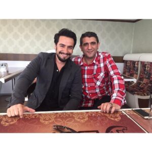Fatih Doğan Instagram - Güzel adam @altunhan.ahmet abimle gülümse çekiyorum😃 #buharakünefe #tatlı #adam #elazığ