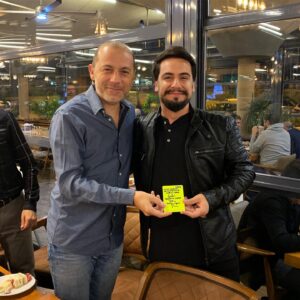 Fatih Doğan Instagram - Yurtdışında da Ülkemizi başarıyla temsil eden futbol hakemimiz @cuneytcakirofficial // Bu akşam yemekte çatal ile ters hareket yaptığım için kendisinden önce sarı sonra kırmızı kart gördüm 🙄😁⚽️🍴🥄 Şaka bi yana başarılarınızın devamını dilerim kıymetli hakemlerimiz Bahattin Duran ve Tarık Ongun 👍💫
.
.
.
#cuneytcakir #hakem #fifa #uefa #futbol #milligurur #spor #türkiye  @izzettin