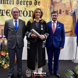 Fátima Campos Ferreira Instagram - Um Bem Haja a todos os Valencianos.
Grata pela distinção que me foi concedida pela Camara Municipal de Valença do Minho, no dia da cidade, dia de S.Teotonio, 18 de Fevereiro.