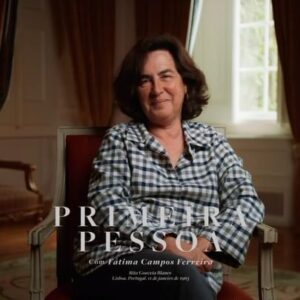 Fátima Campos Ferreira Instagram - É uma das atrizes mais desconcertantes e profisssionais da sua geração. 
É provocadora e desafiante, num acto de inteligência e até timidez.
É uma mulher portuguesa que nos interpreta a todas, no mais profundo da nossa identidade.

Rita Blanco 
Primeira Pessoa 
5 Junho
