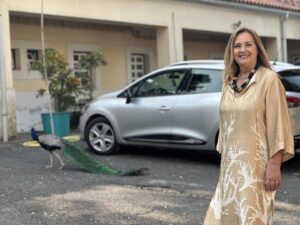 Fátima Campos Ferreira Instagram - E eis que os pavões vêm assistir á gravação ….