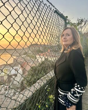 Fátima Campos Ferreira Instagram - E o Douro serpenteia ali em baixo …