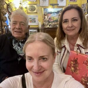 Fátima Campos Ferreira Instagram - Com Nini Andrade Silva em casa de João Carlos Abreu, na Madeira, no dia 1 janeiro de 2024.
Uma visita de amigos, á qual se juntou através da tecnologia Filipe La Féria.
João Carlos Abreu, Jornalista, político,  foi o responsável pela cultura e pela alavanca do turismo na Madeira por mais de 20 anos .
De ascendência portuguesa e italiana, é reconhecido pela sua ligação á arte e á literatura .