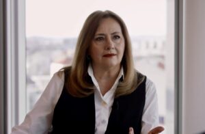 Fátima Campos Ferreira Instagram - Um dia vou ser grande, por agora sou circunspecta!