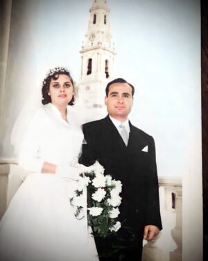 Fátima Campos Ferreira Instagram - Faz hoje 67 anos que os meus Pais casaram .
Tantos quantos a Rtp cumpre hoje.
Partiram com 15 dias de diferença, em fevereiro de 2017, mas como os Pais de todos nós, são Inesquecíveis.
E disseram- me para continuar… e olhar sempre para o Outro!
