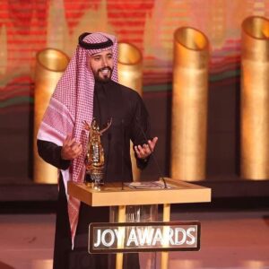 Fayez Bin Jurays Instagram - الحمدلله وبفضل الله فزنا بجائزة الوجة الجديد 😍👑🌟
شكراً لك من ساهم ودعمني 🤍🤍
After a very long road 
I could say today I am an award winner ( raising star ) alhamdllah 
WE DID IT !!
