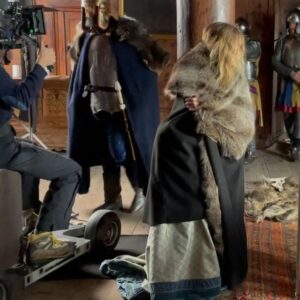 Federica Lucaferri Instagram - LUCREZIA. 

in “GUILTY REBEL” - tratto dallo “Stupro di Lucrezia” di William Shakespeare🎬🤍 
un set complicatissimo e freddissimissimo, povera me sorridente sulla neve e inconsapevole che mi sarebbe venuta una bella polmonite, però che bello che bello che bello ✨