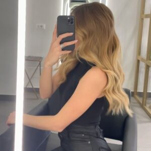Federica Lucaferri Instagram - Da Milano, anzi da Atelier Milano with love ❣️ 

@davide_cdc
@ateliermilano_cdc 

Si, sono partita da Roma apposta per andare a fare il retouch del Degradè Conseil e un super trattamento ristrutturante. Swipe ultime due foto per vedere come li avevo. Ora sono felice ✨