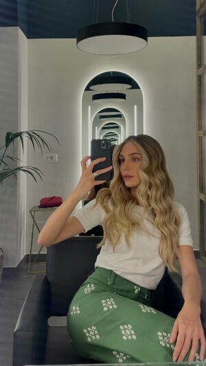 Federica Lucaferri Instagram - Ho ripreso il mio Degradè Conseil post estate dal migliore in assoluto e ora sono felice @davide_cdc 🌻🤍

@ateliermilano_cdc