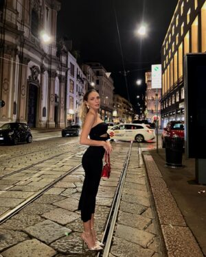 Federica Lucaferri Instagram - una notte sfocata