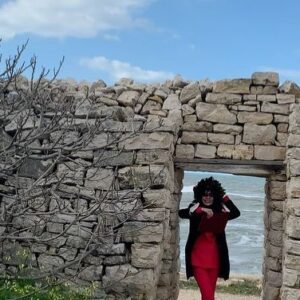 Federica Torchetti Instagram - In ordine e disordine, i momenti più belli di quest’anno:
1. Io che mi laureo e dopo mi prendo il covid (foto omesse)
2. Io in vacanza in Grecia super felice 
3. Io per la prima volta sul red carpet, episodio di dissociazione lo chiamo 
4. Io l’ultimo giorno di un film a cui tengo molto e che non vedo l’ora che esca 
5. Il mare, che sempre mi accompagna 
❤️