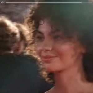 Federica Torchetti Instagram - In ordine e disordine, i momenti più belli di quest’anno:
1. Io che mi laureo e dopo mi prendo il covid (foto omesse)
2. Io in vacanza in Grecia super felice 
3. Io per la prima volta sul red carpet, episodio di dissociazione lo chiamo 
4. Io l’ultimo giorno di un film a cui tengo molto e che non vedo l’ora che esca 
5. Il mare, che sempre mi accompagna 
❤️
