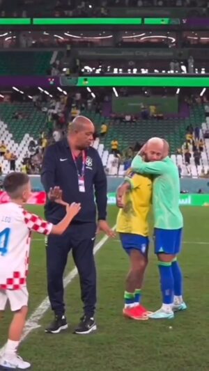 Federico Amador Instagram - Emoción.🥺
El poder de los menores y la entereza de un grande…simplemente hermoso❤️
.
#neymar #brasil #niños #amor #ejemplo #futbol