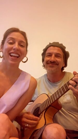 Federico Amador Instagram - “Las canciones de amor nunca se mueren, son pedazos eternos de la luna…”.
.
Recital con @florbertottiok 😂❤️❤️😍
.

Perdón @duocoplanacu y gracias por la magia, son los más grandes, los quiero🤗😘
.

#folclore #argentina #mipais #nuestramusica #guitarraytinto