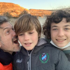 Federico Amador Instagram - Les AMO mis aventureros, montaña, estepa, montes, cerros, arena, barro, sol y lluvia de punta a punta creks, buenardos, chidos, nememes y locovich😆aguante luisito, Germán, brawlstars, fortnite y minecraft 😅allá vamos, sin prisa pero sin pausa❤️😎🤙🏽
.
Ah no te olvides, VOLVE A LA NATURALEZA 💪🏽👊🏼
.
#lossigodesdeatras #volvealanaturaleza