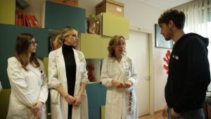 Federico Cesari Instagram - Insieme all’@unicefitalia ho visitato  l’unità di psicologia clinica del @policlinicogemelli. Qui, grazie al progetto “With You” viene garantito un accesso più rapido a un servizio di prima assistenza psicologica, che riduce enormemente le tempistiche di intervento, aiutando tantissimi ragazzi e ragazze. Grazie a tutte le persone coinvolte e che credono in questo progetto