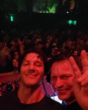 Federico Costantini Instagram - What a way to introduce my upcoming release.
Premiered by my friend and absolute LEGEND @timo.maas at the end of an unforgettable B2B with the one and only @vintageculture , my favourite dj of my generation, at the legendary club @warungbeachclub in Santa Catarina 🇧🇷 

NUMERO UNO is coming soon...
Dioscuri Records 
#DSCR004

@dioscurirecords
@francescomami