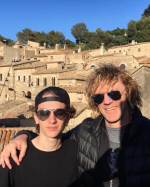 Federico D'Elía Instagram - Felices 17 Juanchi!!! No sabés lo que te amo ❤️. Que se cumplan todos tus sueños, que tengamos muchos más viajes juntos, pero fundamentalmente que seas libre y tengas muchos momentos de felicidad!!! 🎂🥂😘