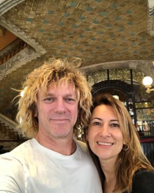 Federico D'Elía Instagram - Feliz cumple @debycosovschi !!!! Brindo x tus 35 años 🥂 y que sean muchos más 😜, te amo!!!!! 🎂🎉⚡️💥✨🌟💫🎈