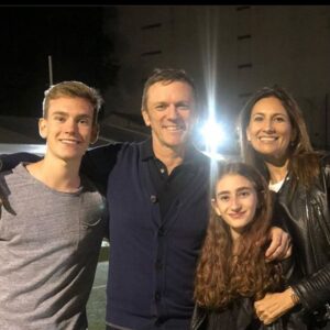 Federico D'Elía Instagram - Y Miru terminó la primaria...😃.
Todo tan lindo y vos @miru.delia especialmente! Te amo y te felicito! ❤️
